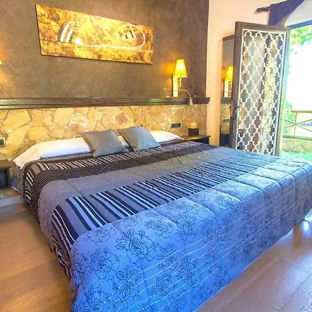 Villa Luxurious In With Pool Sils