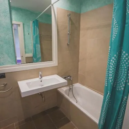 Luxurious In With Pool Sils